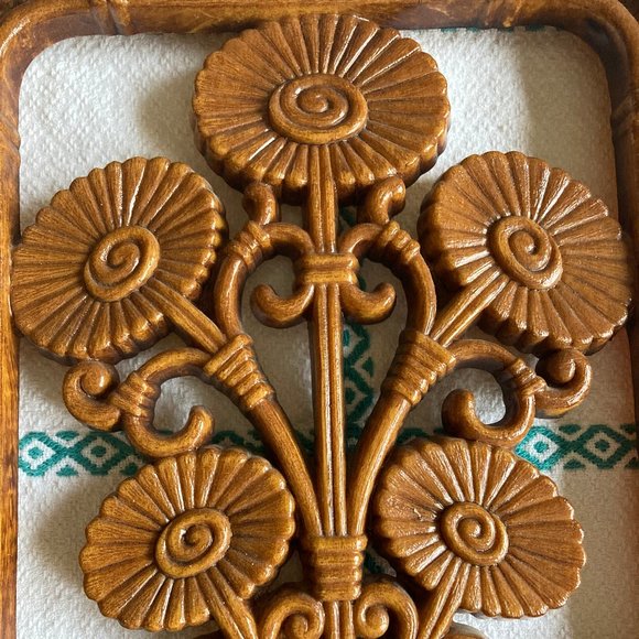 Dart Industries vintage wall Plaque "bamboo" look with floral design - Picture 3 of 5